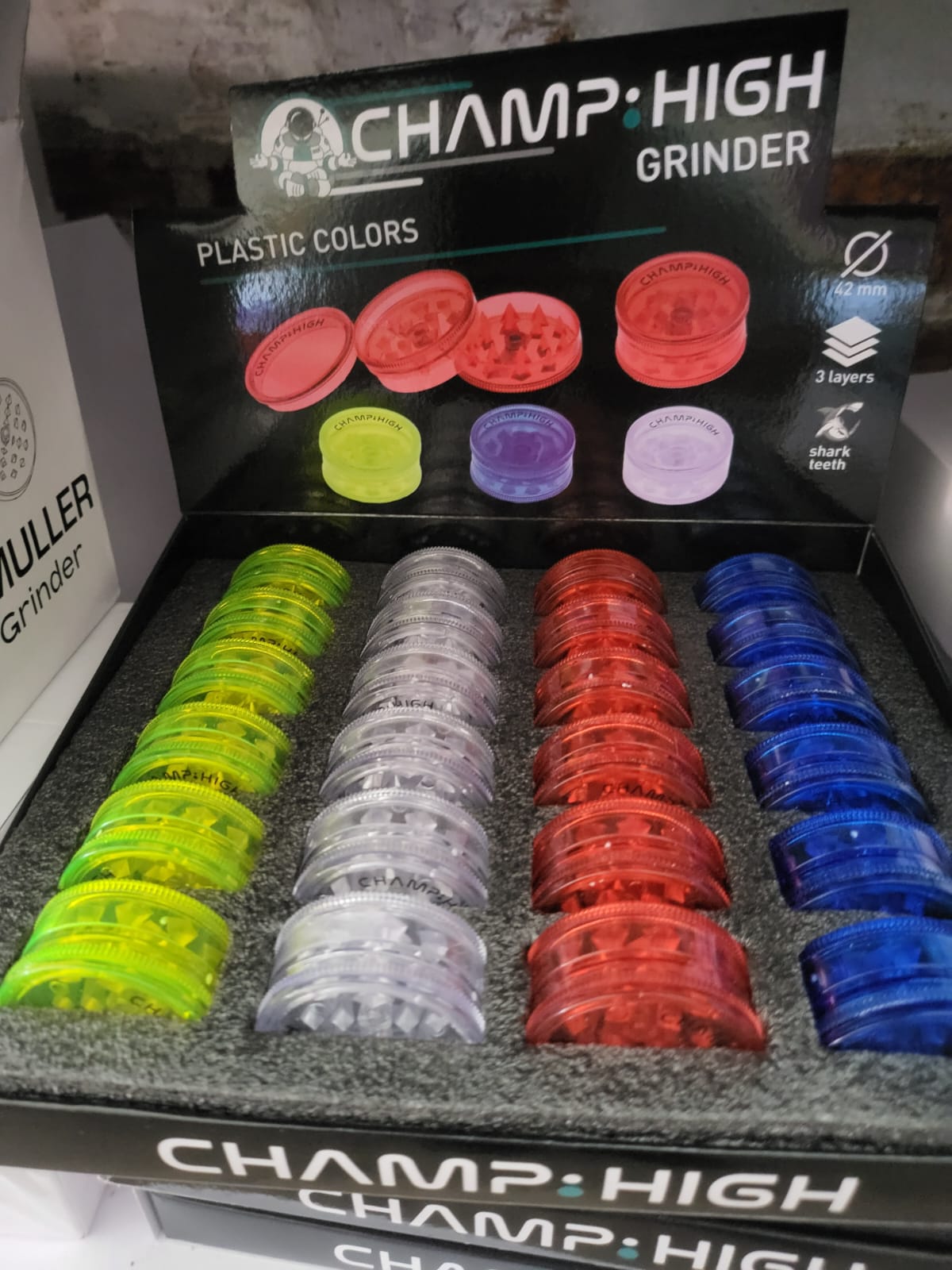 CHAMP HIGH Grinder – Kunststoff 42 mm, 3-teilig, verschiedene Farben (Einzelstück)